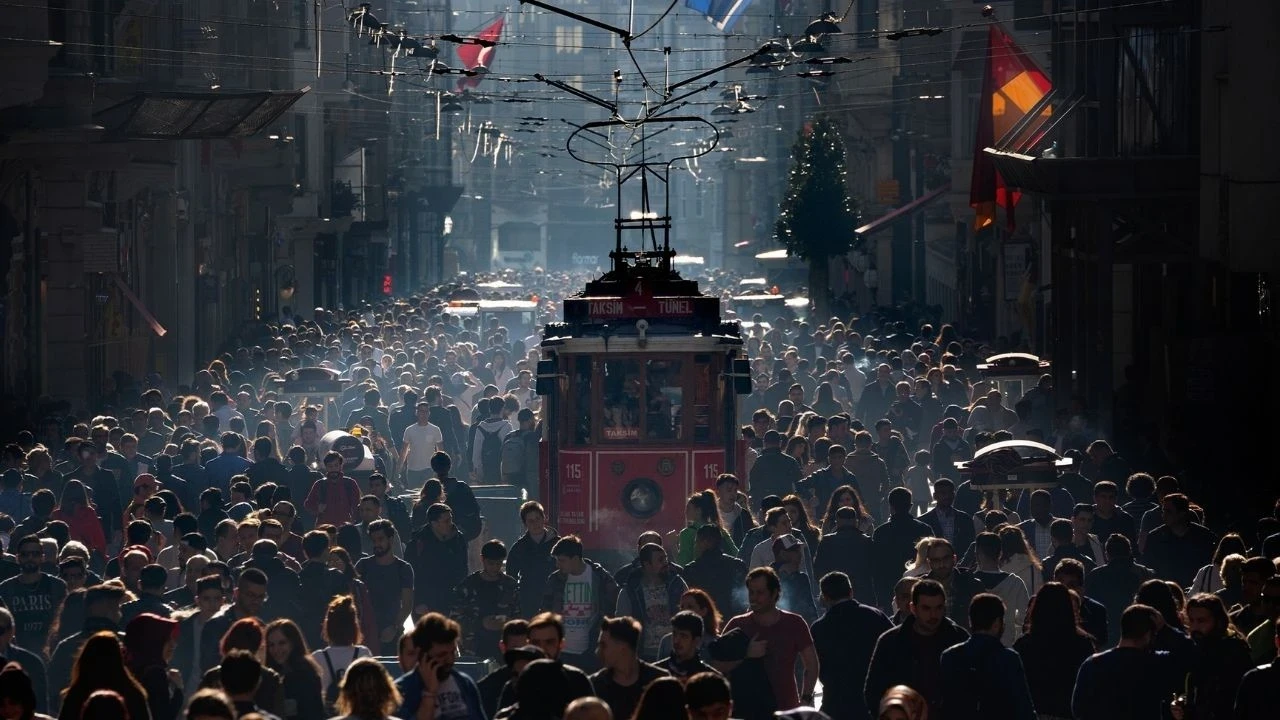 istiklal-caddesi-en-kalabalik-alisveris-caddesi-oldu-jdna_cover