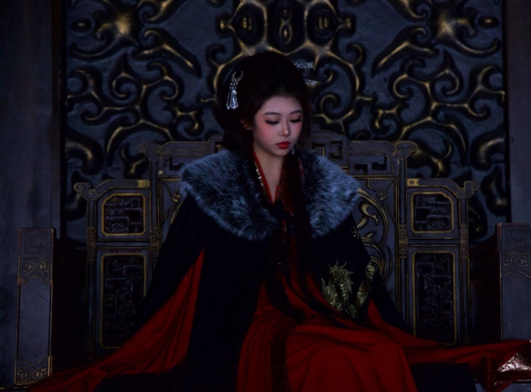 Netflix, ‘Empress of Flames’ Dizisinin İlk Görsellerini Tanıttı